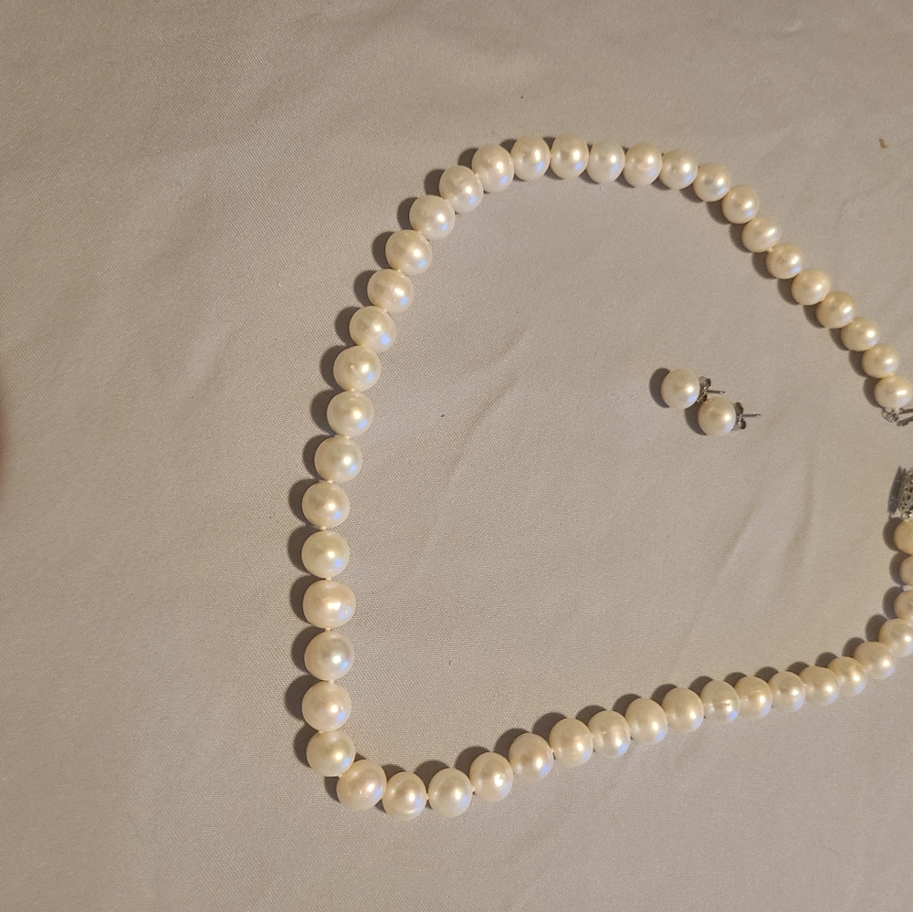 pearl necklace